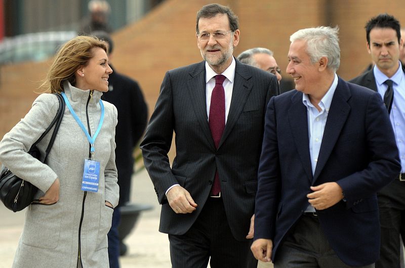 Maria Dolores de Cospedal, Mariano Rajoy y Javier Arenas a su llegada al 17 Congreso del PP