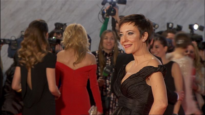 La presentadora de la gala, Eva Hache, con un vestido de Hannibal Laguna.