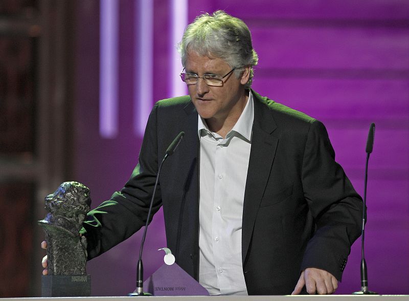 Pablo Blanco pronuncia unas palabras tras recibir el premio al mejor montaje por "No habrá paz para los malvados".