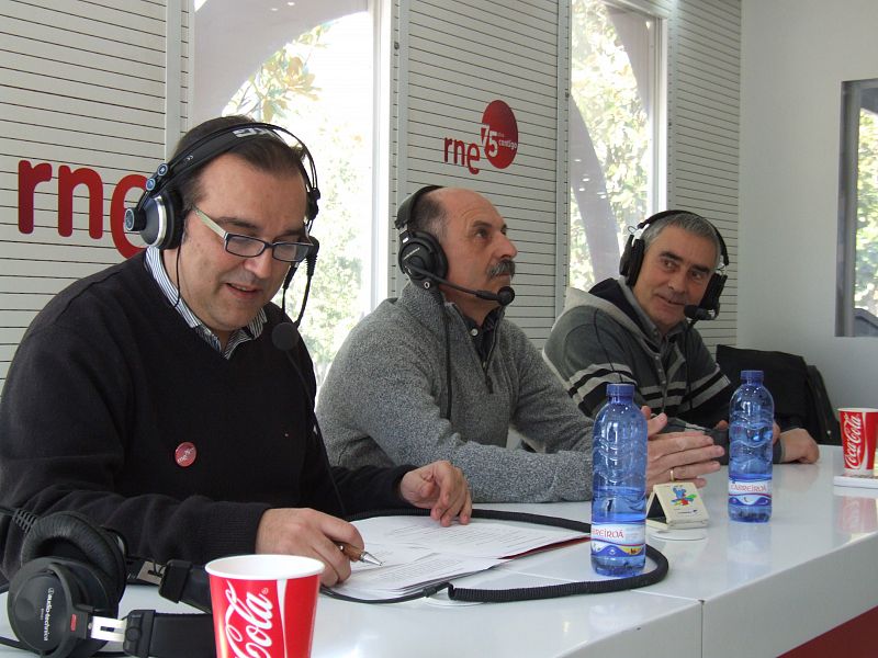 Tertulia de ex-compañeros de RNE-Orense sobre el pasado, presente y futuro de la radio.