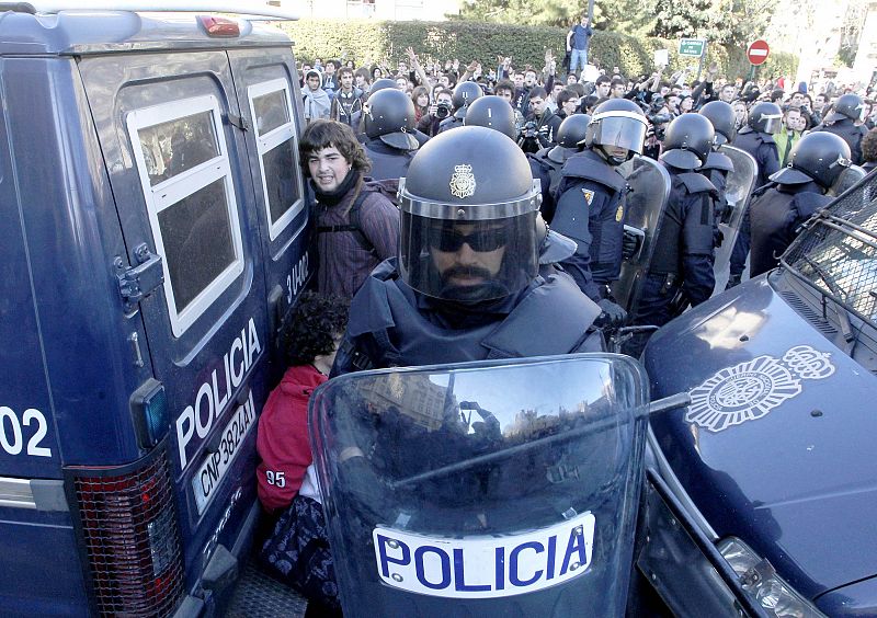 Las protestas estudiantiles en Valencia han vuelto a registrar detenidos.ational cuts in Valencia