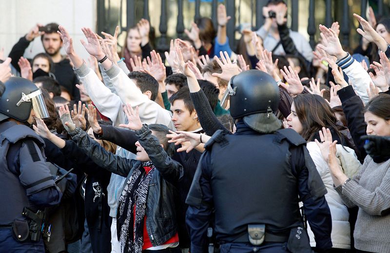 DIEZ DETENIDOS, 3 DE ELLOS MENORES, EN ESCARAMUZAS ENTRE ESTUDIANTES Y POLICÍA