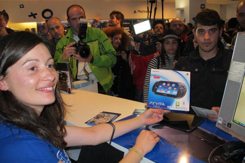 La primera PS Vita vendida oficialmente en España en la tienda de Sony