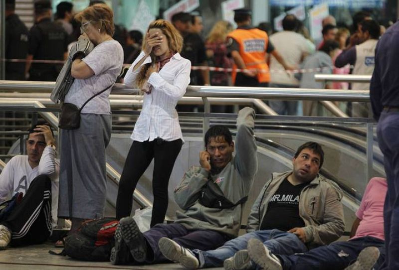 El ferrocarril de la línea Sarmiento iba repleto de viajeros.