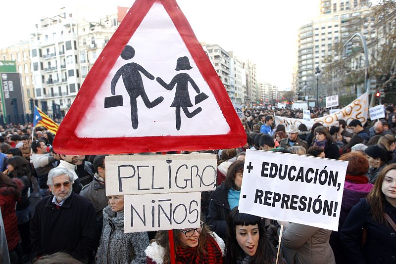 UNA GRAN MARCHA REIVINDICA UNA EDUCACIÓN PÚBLICA DE CALIDAD EN VALENCIA