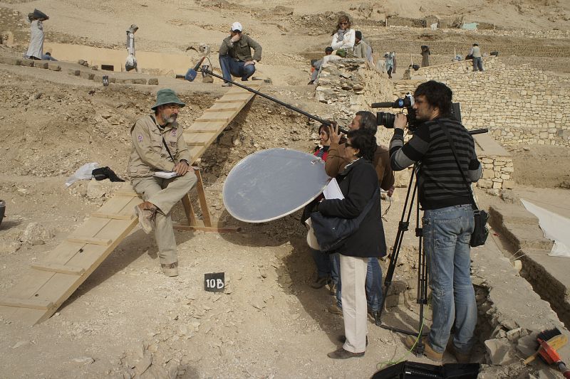 El equipo del programa durante el rodaje de una de las entrevistas que aparecen el el reportaje
