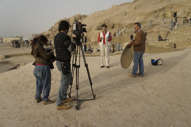 'Informe Semanal' comenzó a seguir su trabajo en el 2003;  lo que comenzó como un pequeño proyecto para estudiar dos tumbas ha terminado por convertirse en el descubrimiento de toda una necrópolis