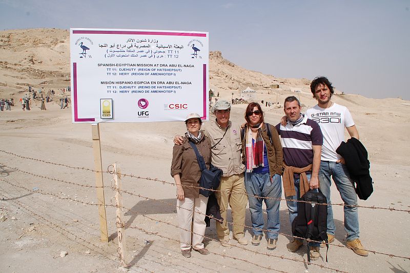 José Manuel Galán y su equipo llevan 10 años excavando en la colina de Dra Abu el Naga. Esta semana volvían satisfechos tras terminar su undécima campaña.