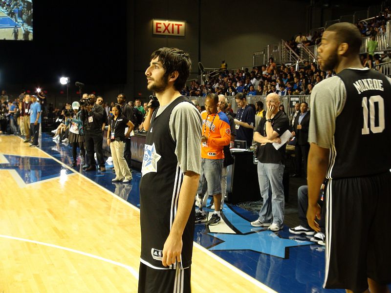 RICKY RUBIO BATE EL RÉCORD MUNDIAL DE CANASTAS DESDE DETRÁS DEL ARO