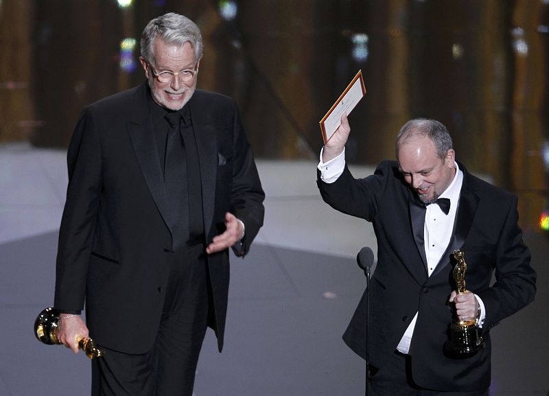 Mark Coulier y J. Roy Helland en la gala de los Oscars 2012