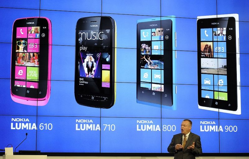 Stephen Elop, presidente y CEO de Nokia, presenta la nueva gama de dispositivos Lumia desarrollados por su compañía