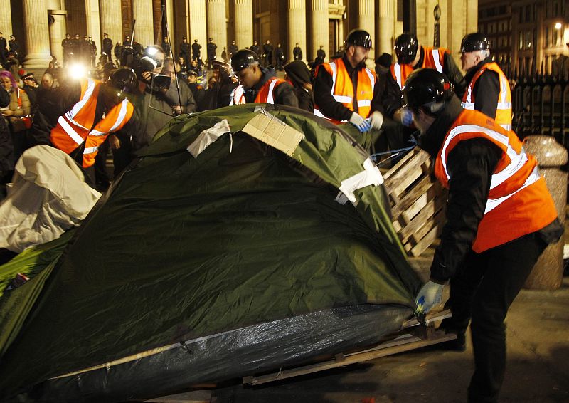 La policía desmantela el campamento de San Pablo