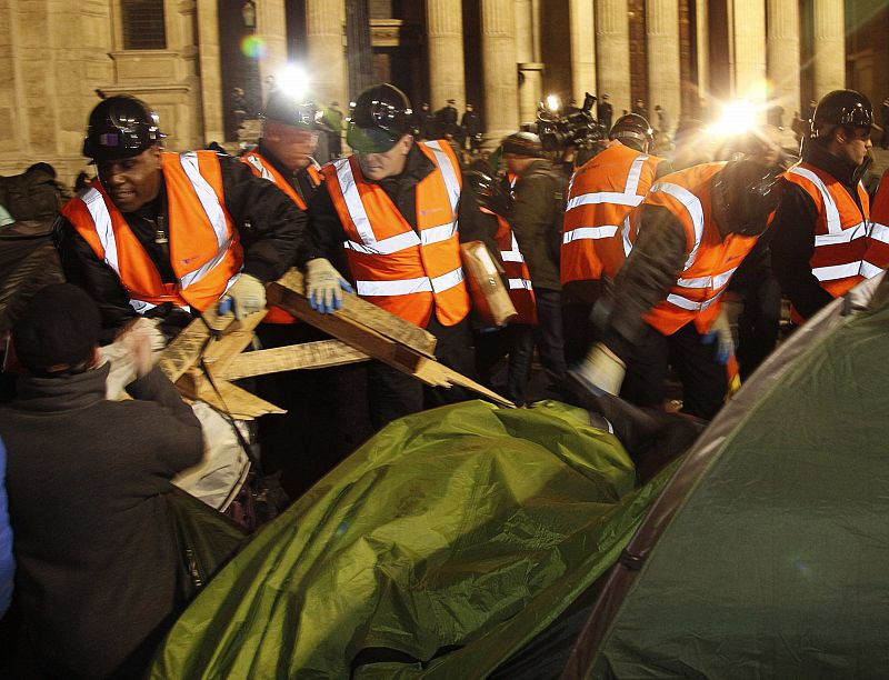 La policía desmantela el campamento de San Pablo