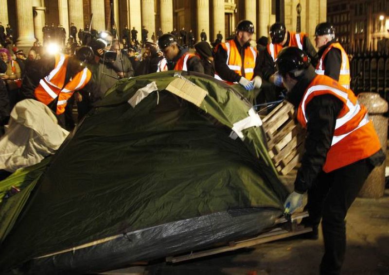 La policía desmantela el campamento de San Pablo
