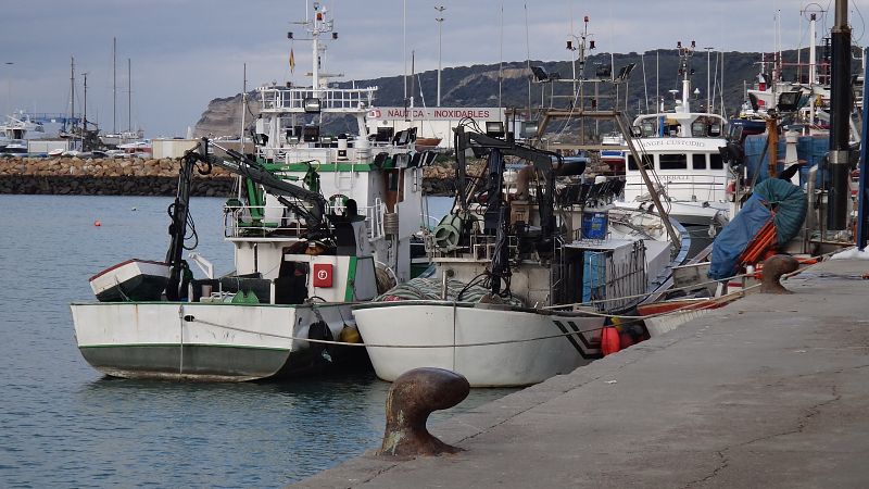 Barco amarrado en Barbate