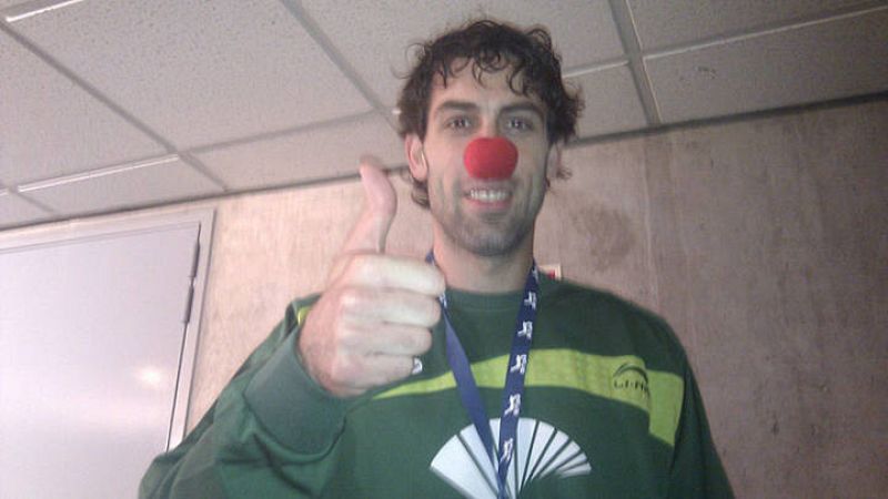 El jugador del Unicaja Berni Rodriguez con la nariz roja. 