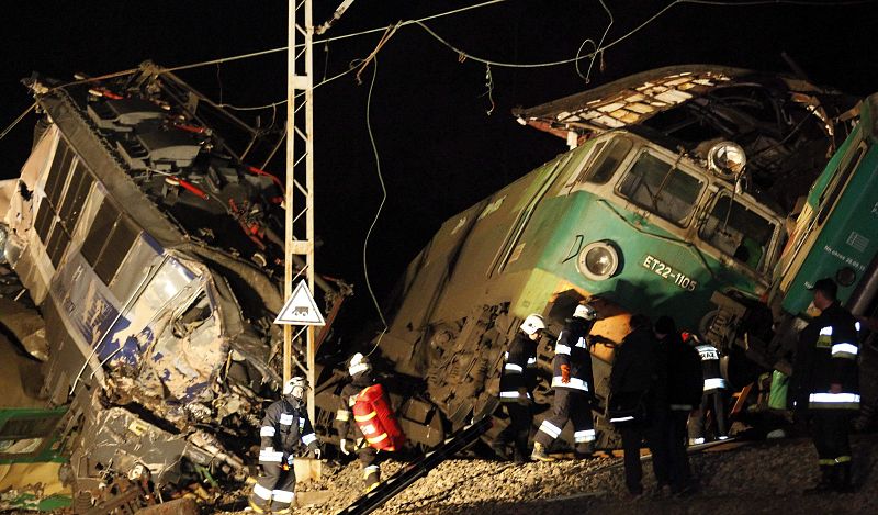 ILESOS LOS 19 ESPAÑOLES QUE IBAN EN UNO DE LOS TRENES ACCIDENTADOS EN POLONIA