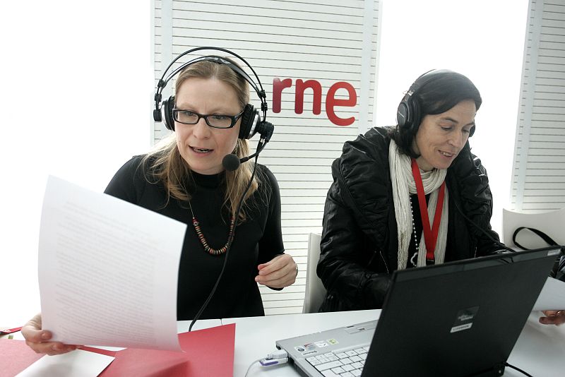 700 personas han celebrado en León el 75º aniversario de Radio Nacional con su visita a la exposición itinerante de la radio pública instalada en la avenida de Peregrinos de la capital.