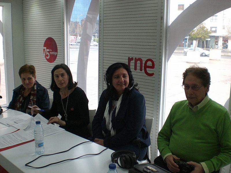700 personas han celebrado en León el 75º aniversario de Radio Nacional con su visita a la exposición itinerante de la radio pública instalada en la avenida de Peregrinos de la capital.
