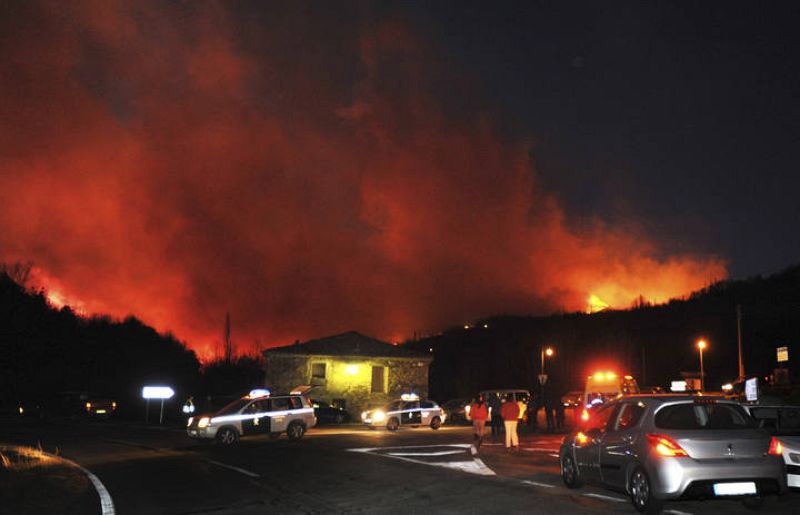 EVACUADOS CINCO NÚCLEOS DE HUESCA POR UN INCENDIO FORESTAL 