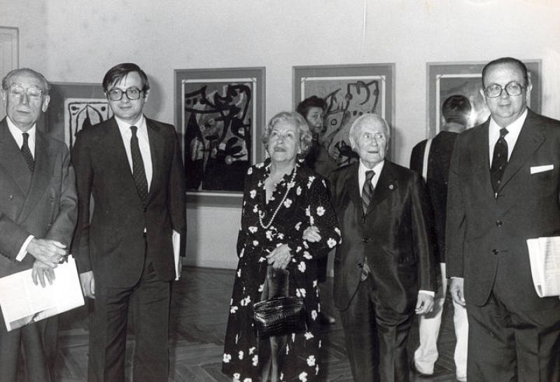  Joan Miró y su exposa en una exposición con sus obras