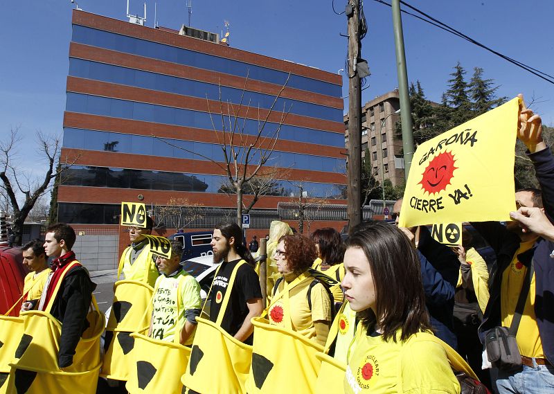 ECOLOGISTAS SE CONCENTRAN EN LA EMBAJADA DE JAPÓN, EN ANIVERSARIO DE FUKUSHIMA