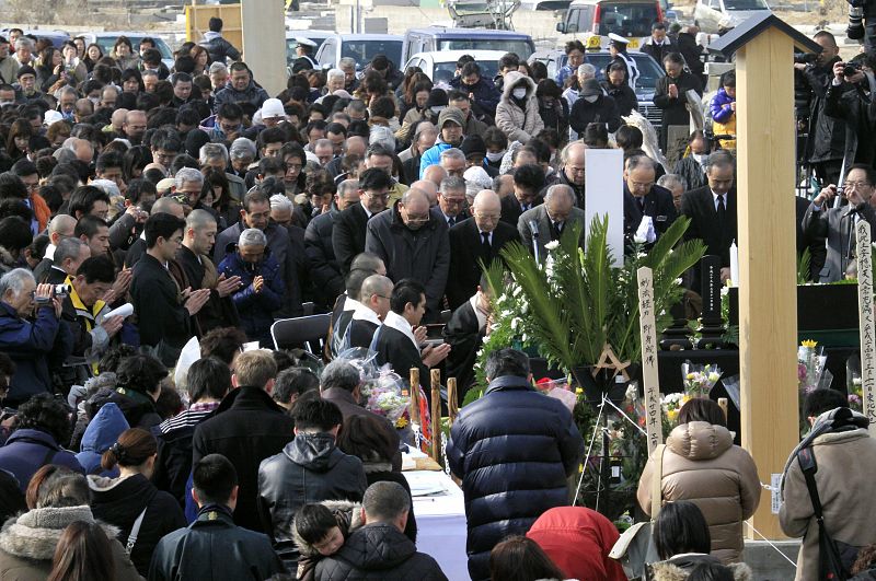 JAPÓN CONMEMORA EL PRIMER ANIVERSARIO DE LA TRAGEDIA DEL TERREMOTO Y TSUNAMI