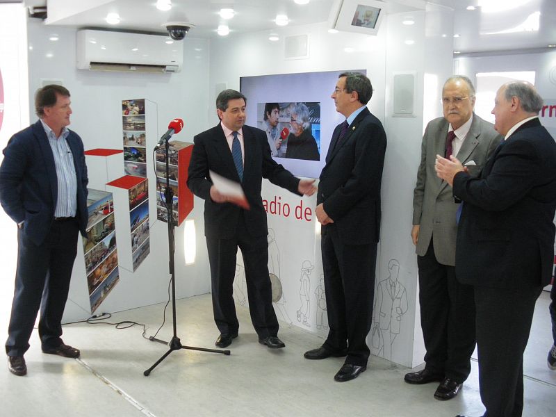 Acto de presentación de la muestra con el alcalde de Bilbao, Iñaki Azkuna, y el diputado general de Vizcaya, José Luis Bilbao.