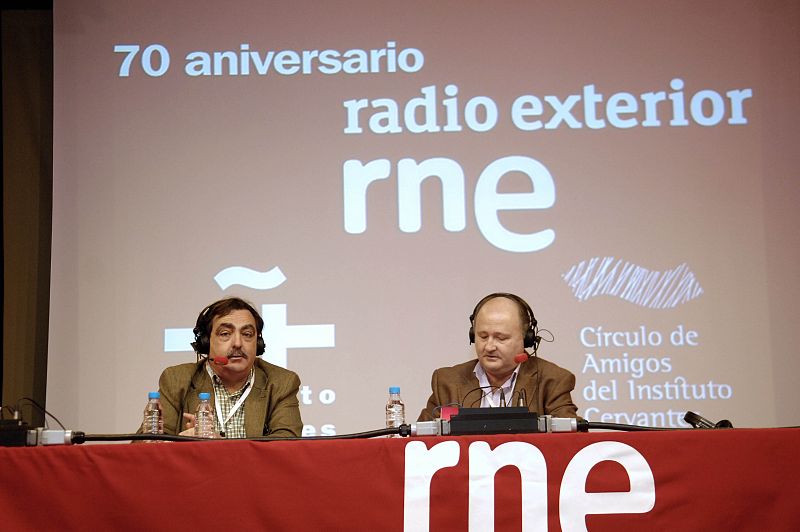 El exdirector de Radio Exterior Eduardo Moyano, entrevistado por Eloy Ramos en 'La hora de Asia'.