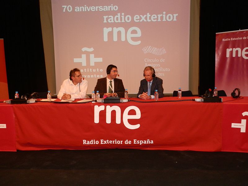 El ministro de Defensa, Pedro Morenés (el primero por la derecha), invitado de 'Españoles en la mar'.