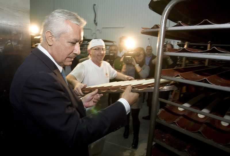 ARENAS OFRECE EL "REFORMISMO DEL SUR" FRENTE AL "INMOVILISMO SUICIDA" DE PSOE