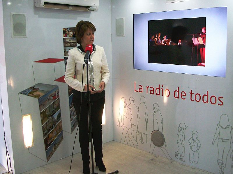 La presidenta navarra, Yolanda Barcina durante la inaguracaión de la exposición