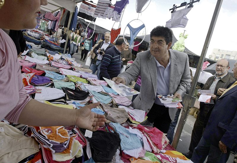 VALDERAS RECLAMA UN "POLO DE REFERENCIA" PARA EL SECTOR FINANCIERO ANDALUZ