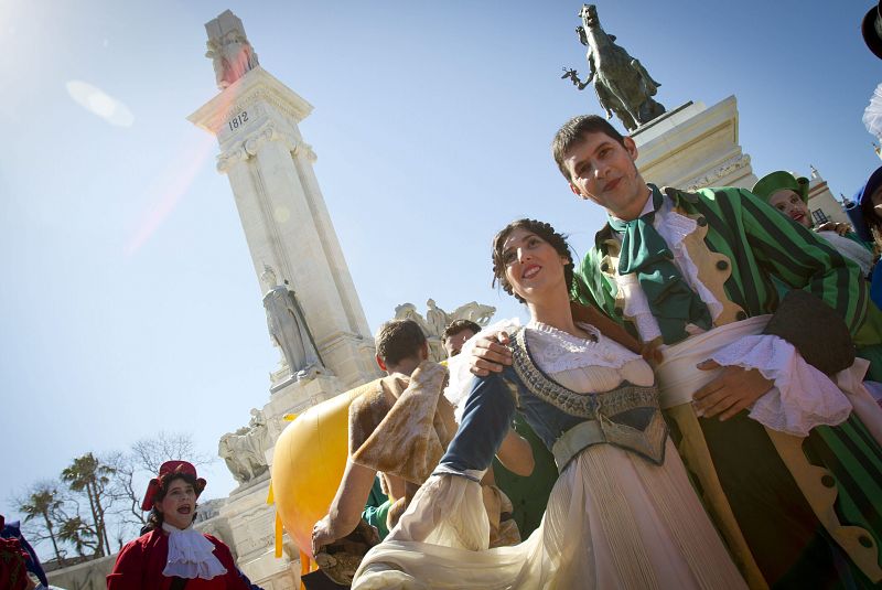 ELS COMEDIANTS LLEVA A LAS CALLES DE CÁDIZ LA EMOCIÓN DE "LA PEPA"