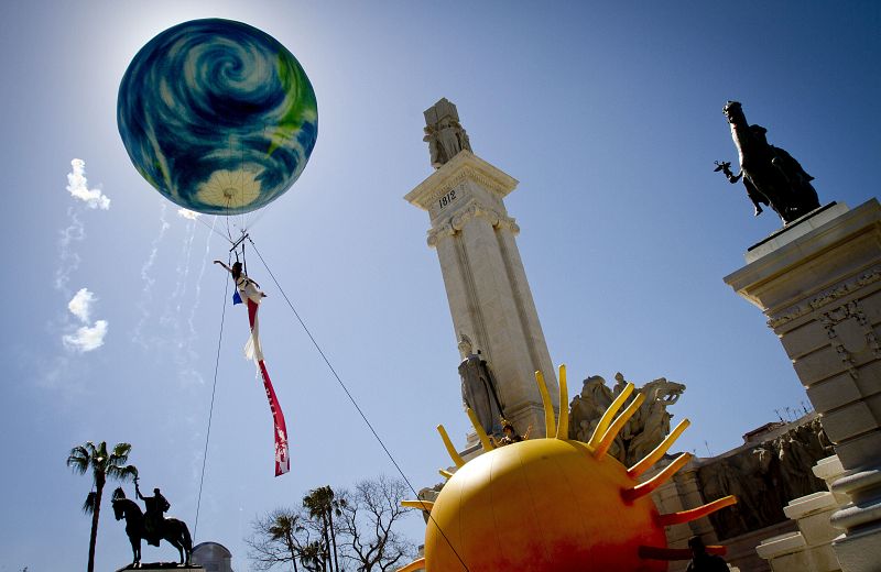 ELS COMEDIANTS LLEVA A LAS CALLES DE CÁDIZ LA EMOCIÓN DE "LA PEPA"