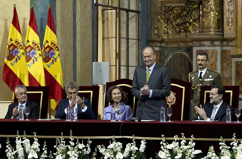 EL REY LLAMA A LA UNIDAD, CONCORDIA Y RESPONSABILIDAD PARA SUPERAR LA CRISIS