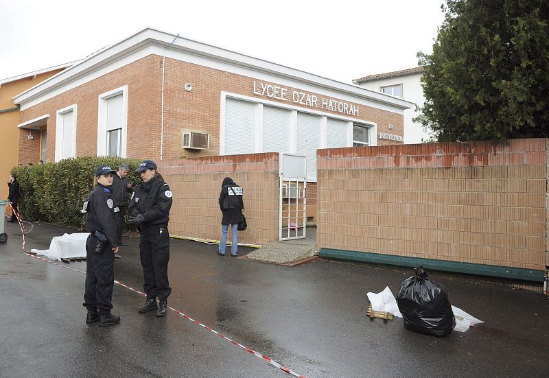 CUATRO MUERTOS EN UN COLEGIO JUDIO DE TOULOUSE