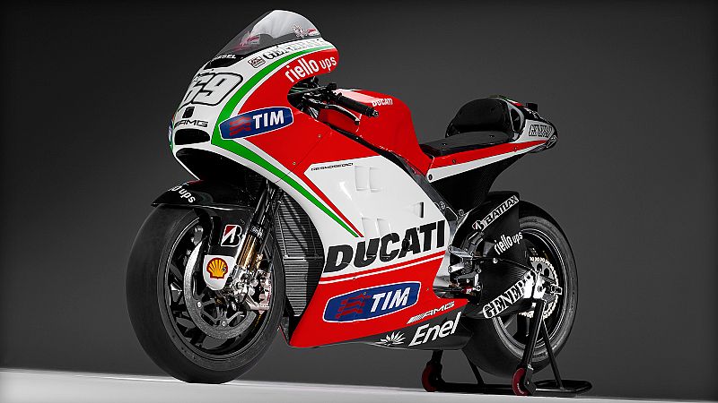 El piloto estadounidense también luce el verde, blanco y rojo en su moto.