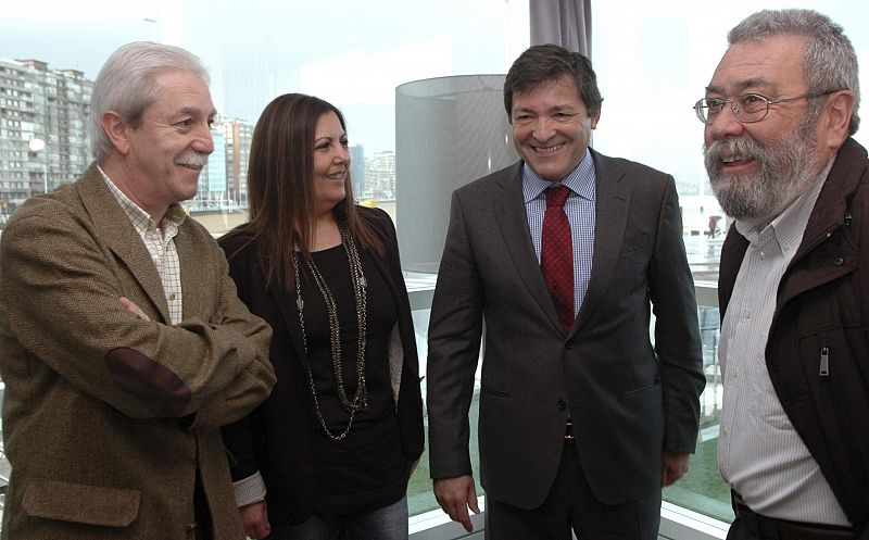 Javier Fernández (PSOE) y Cándido Méndez (UGT) en una reunión en Asturias