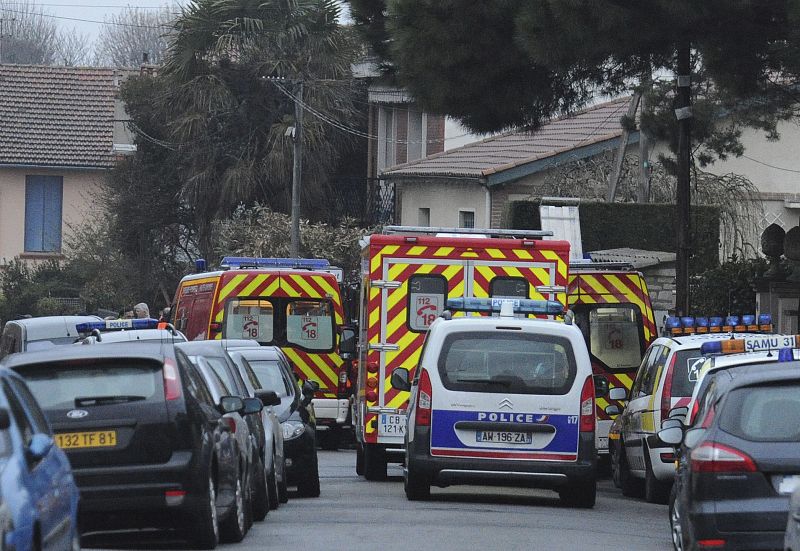 La policía francesa ha desalojado el edificio donde se ha atrincherado el presunto asesino, que el pasado lunes mató a un rabino y tres niños en un colegio judío de Toulouse.
