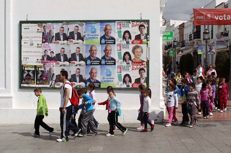 Carteles electorales elecciones en Andalucía