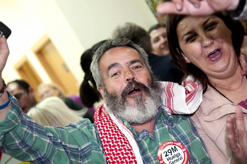 El cabeza de lista de IU por Sevilla celebra los resultados electorales