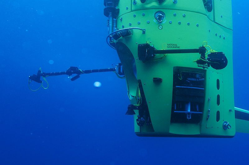 El Deepsea Challenger durante las pruebas de inmersión en Australia