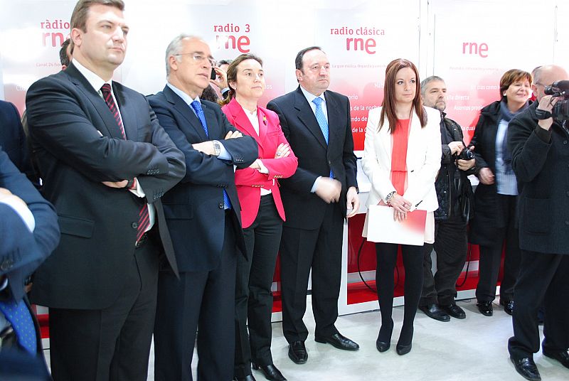 Éxito total de la exposición itinerante del 75º aniversario de RNE en La Rioja, instalada en la plaza del Ayuntamiento de Logroño.