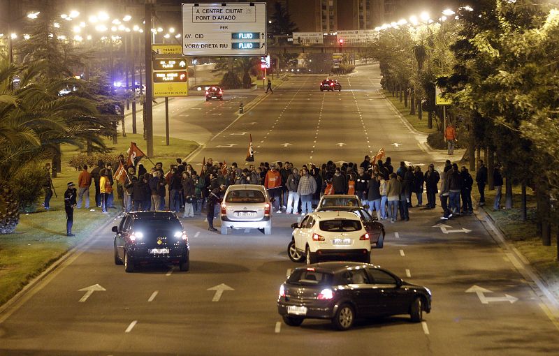 Piquetes cortan tráfico en Valencia