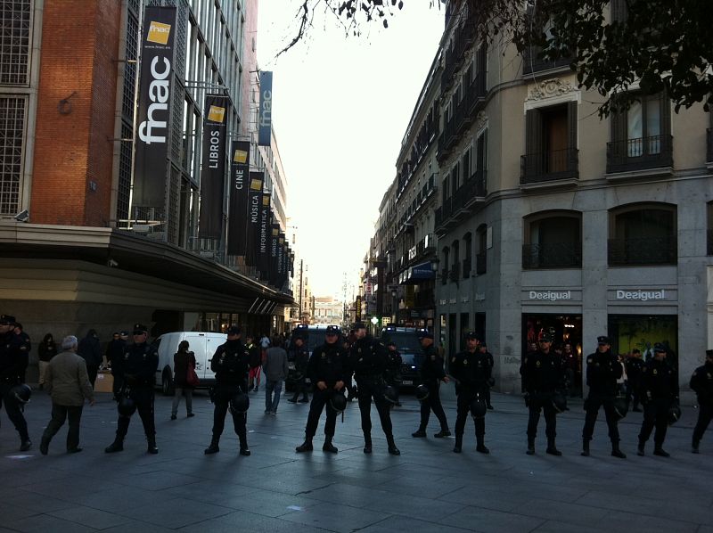 Fuerte dispositivo policial en la zona comercial del centro de Madrid