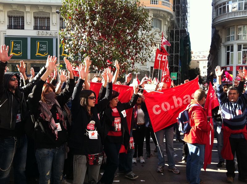 Un piquete corta la Gran Vía madrileña