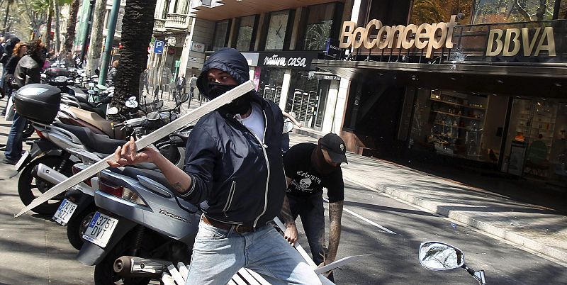 Disturbios en barcelona en la jornada de huelga general