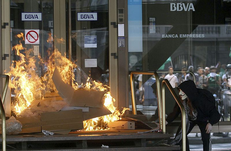 Disturbios en Barcelona durante la jornada de huelga general