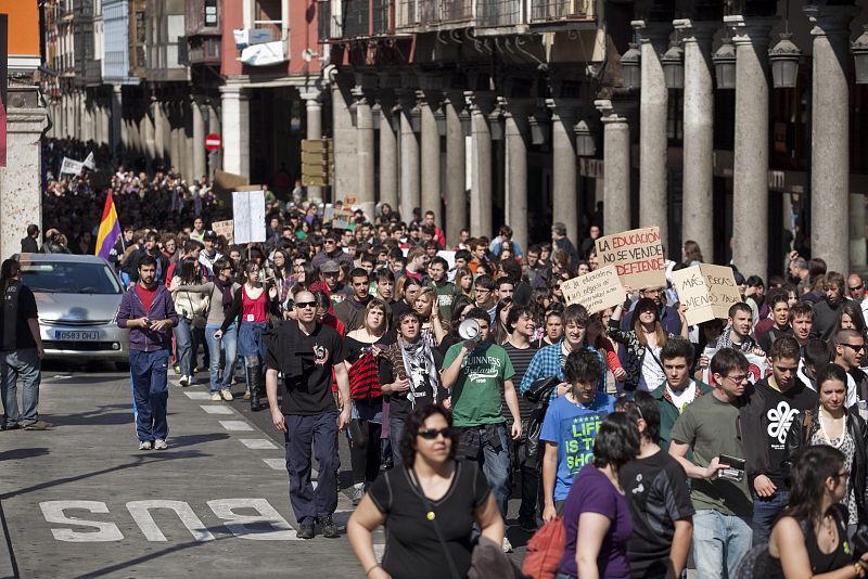 Manifestación de estudiantes en contra de la reforma laboral, en Valladolid